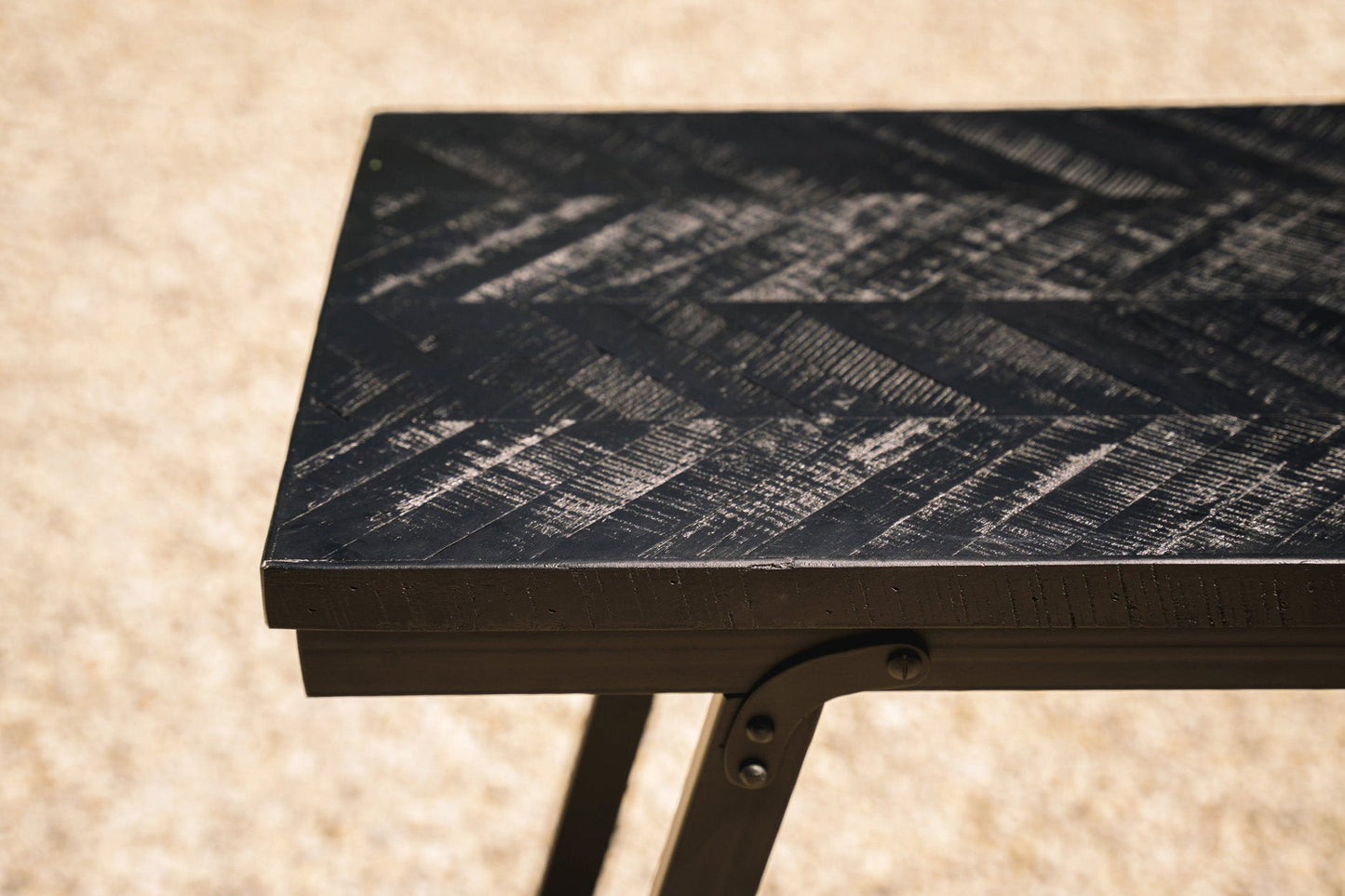 Table haute Chevron – Noire – 140 cm